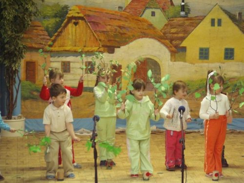 Hraje celá dědina aneb S veselou myslí na nesmysly. - 18.3.2006